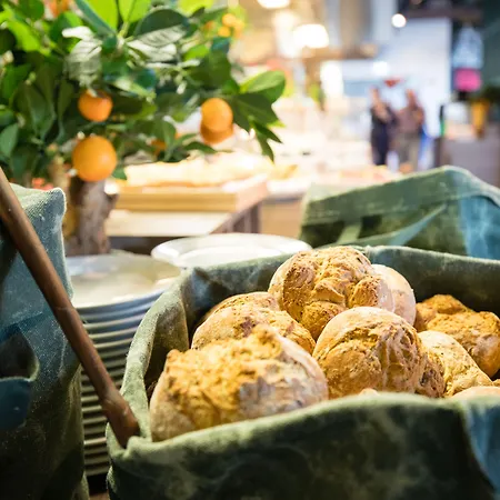 Aja Warnemuende Szálloda