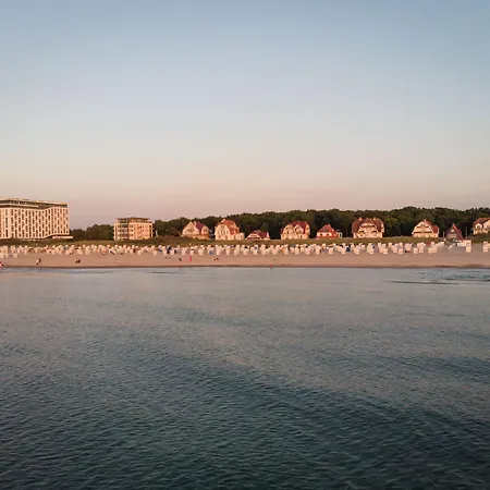 ホテル Aja Warnemuende 4*